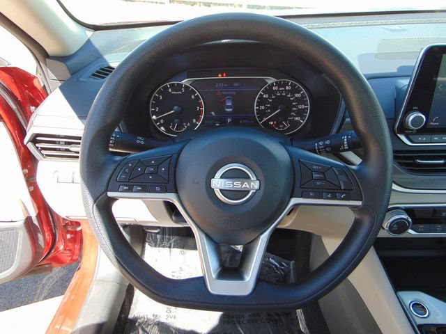 Used 2025 Nissan Altima 2.5 SV FWD image 15