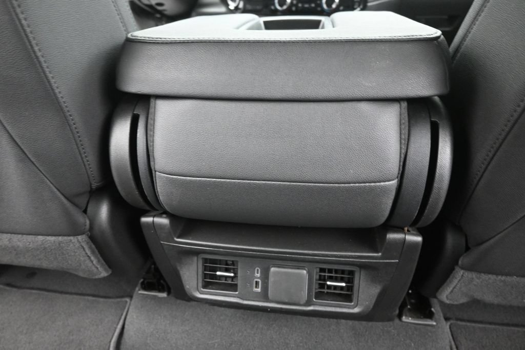 Used 2025 GMC Sierra 1500 SLT AWD/4WD image 12