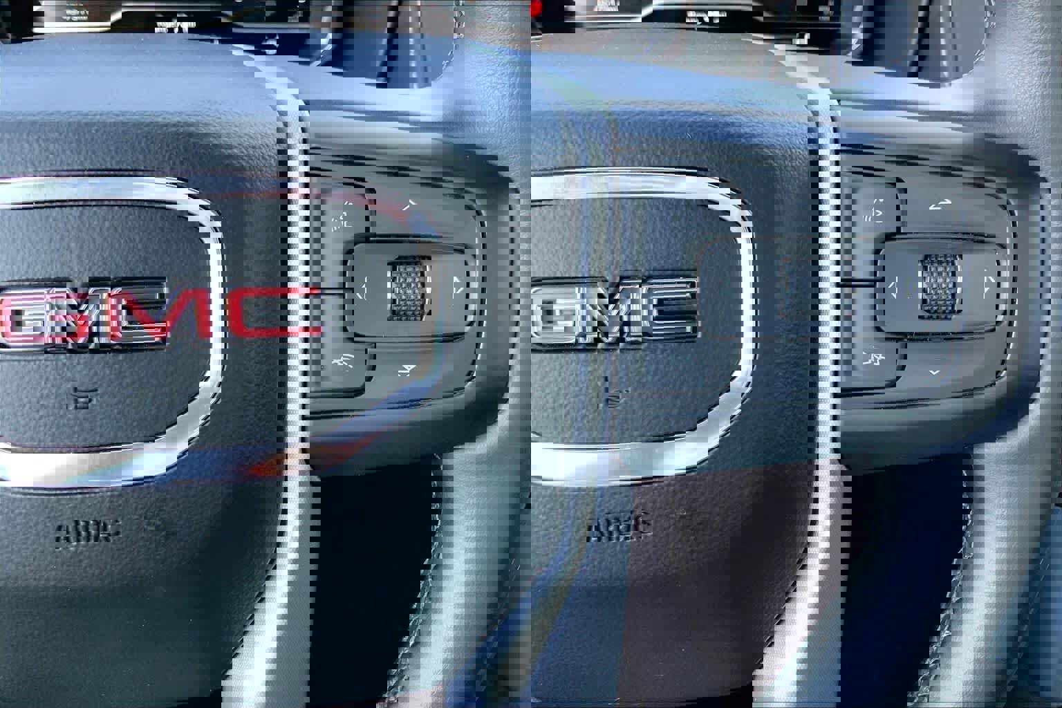 Used 2023 GMC Yukon SLT image 25