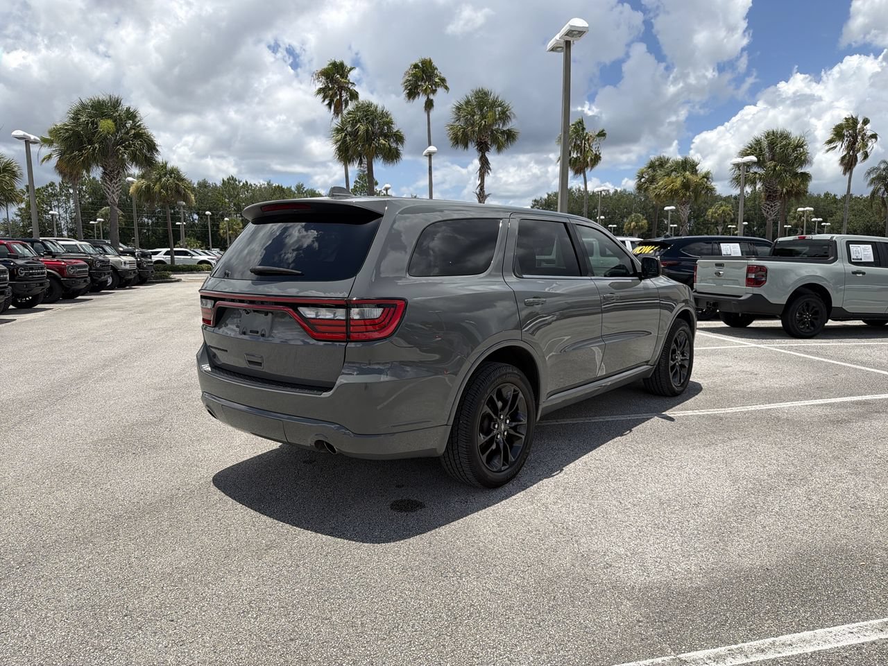 Used 2022 Dodge Durango SXT w/ Blacktop Package AWD/4WD image 3