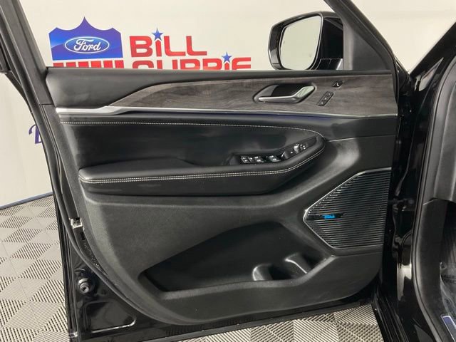 Used 2021 Jeep Grand Cherokee L Overland w/ Luxury Tech Group IV image 12