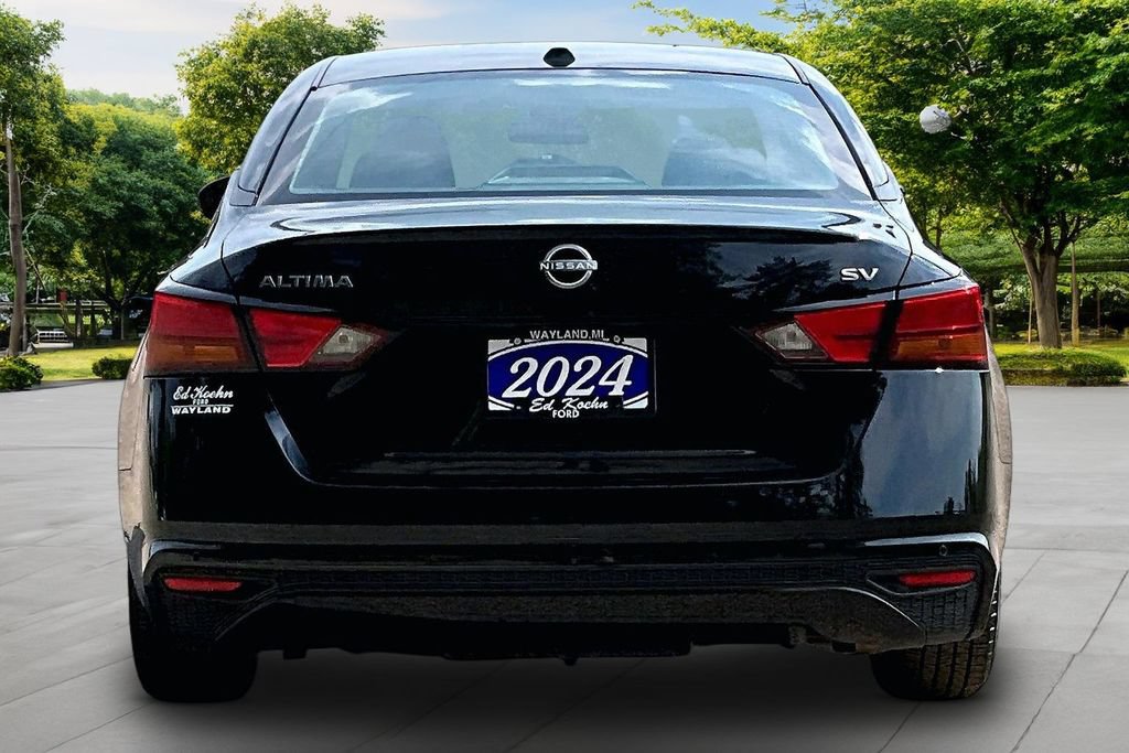 Used 2024 Nissan Altima 2.5 SV FWD image 4