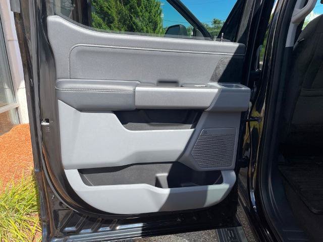 Certified 2025 Ford F350 XLT w/ Black Appearance Package AWD/4WD image 32