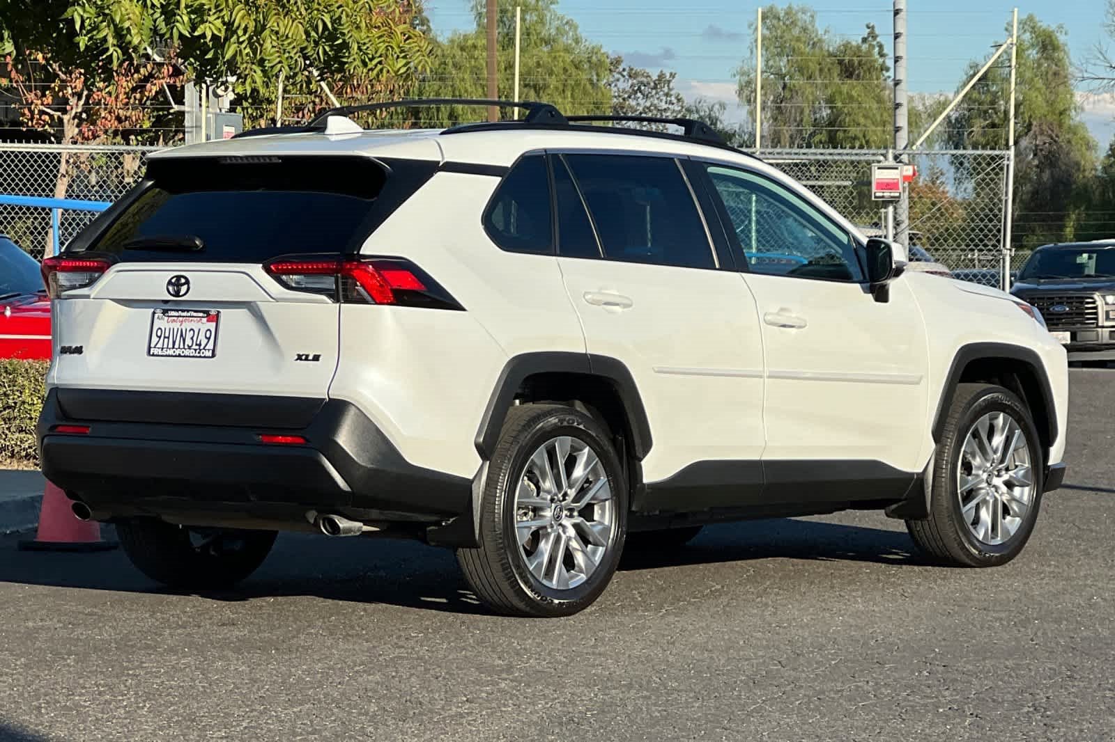 Used 2023 Toyota RAV4 XLE Premium image 5