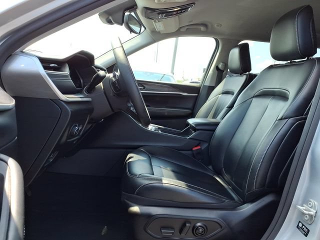 Used 2024 Jeep Grand Cherokee L Limited AWD/4WD image 19