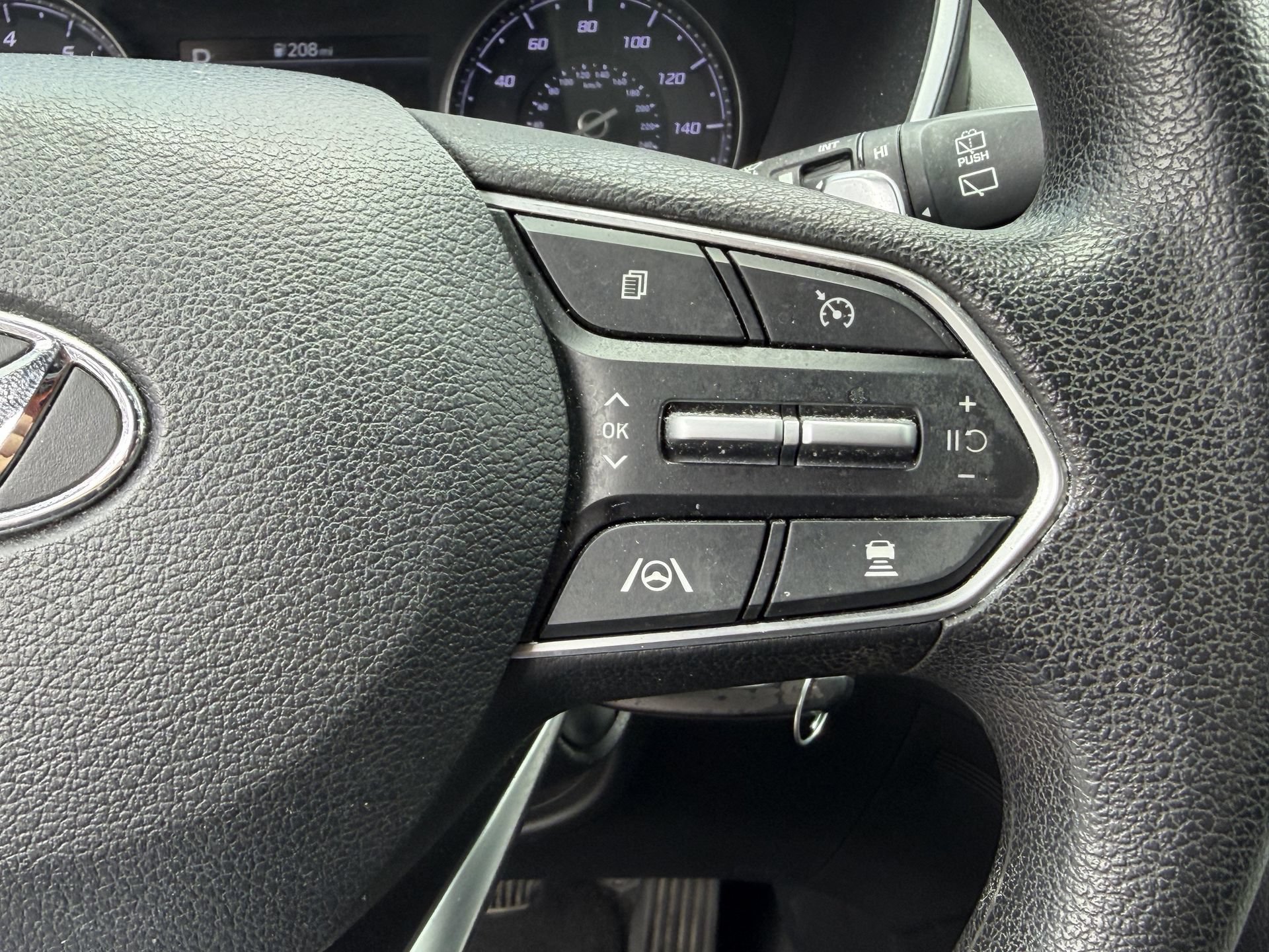 Used 2021 Hyundai Santa Fe SE FWD image 6