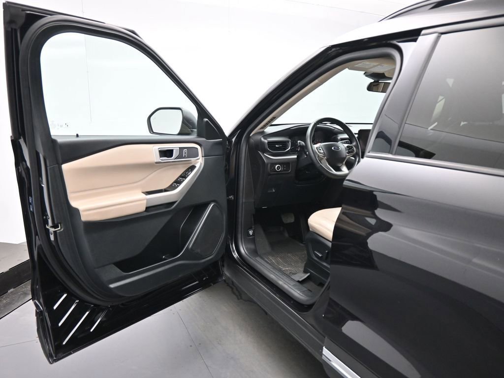 Certified 2024 Ford Explorer XLT w/ Equipment Group 202A image 35