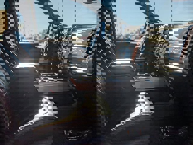 Certified 2021 Ford F250 Platinum w/ FX4 Off-Road Package image 39