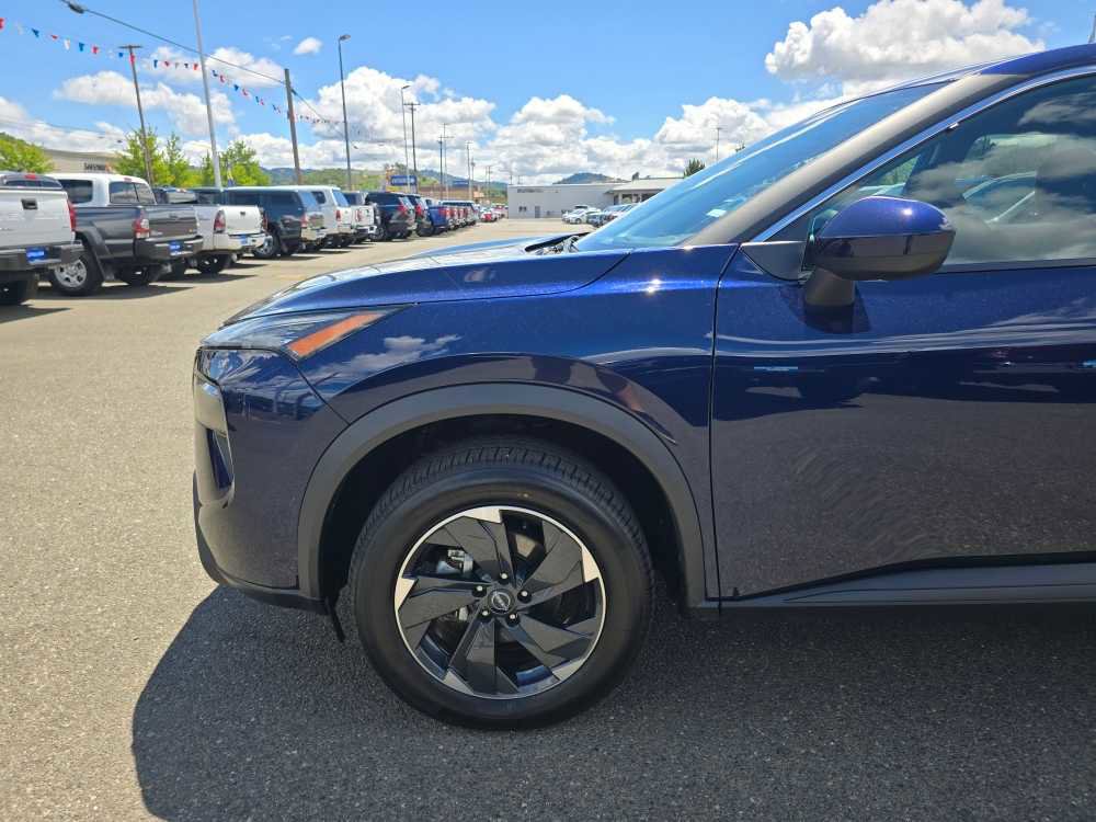 Used 2024 Nissan Rogue SV AWD/4WD image 18