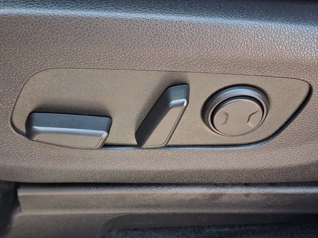 Used 2023 Kia Carnival LX FWD image 28