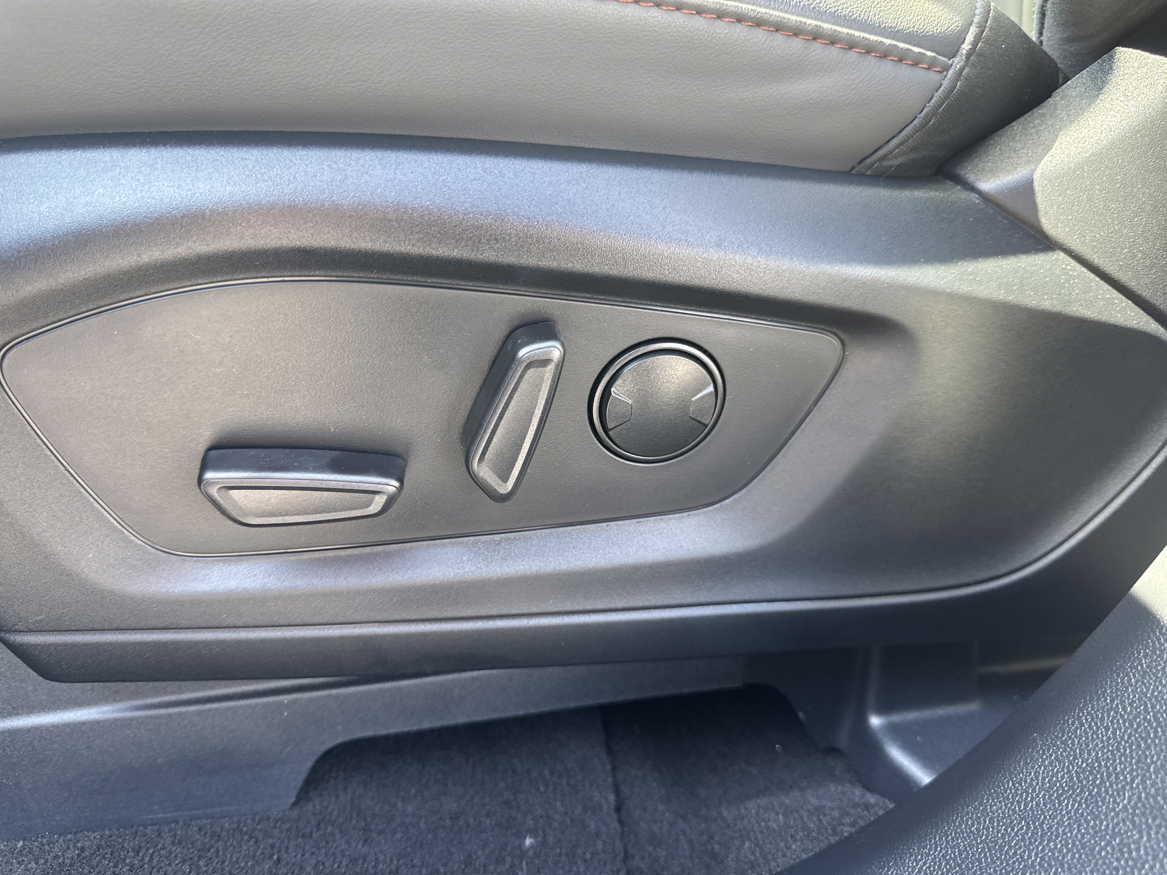 Certified 2025 Ford Explorer Active w/ Active Comfort Package image 10