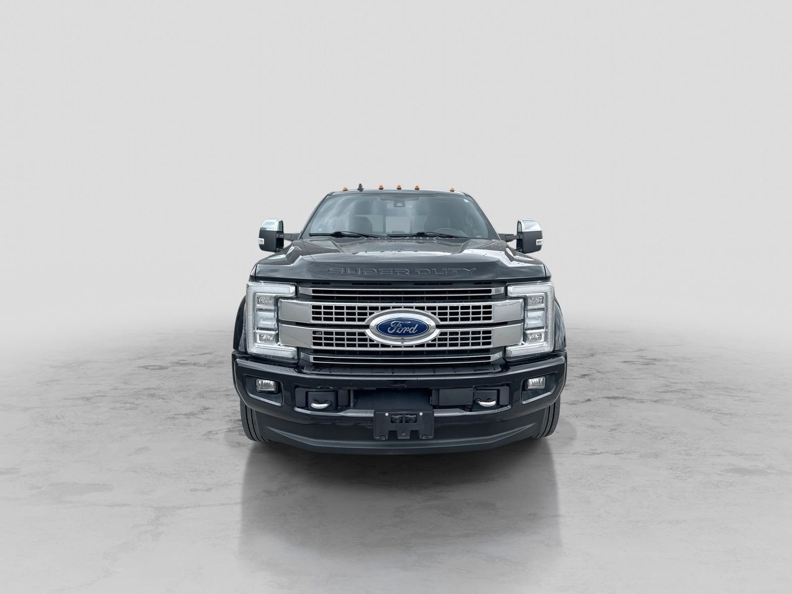 Certified 2019 Ford F450 Platinum w/ Platinum Ultimate Package AWD/4WD image 12