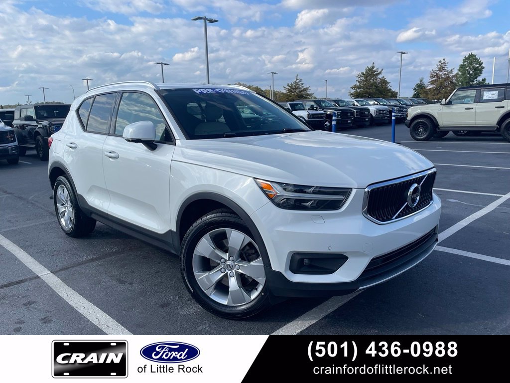 Used 2021 Volvo XC40 T4 Momentum FWD image 1