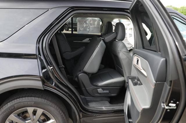 Certified 2025 Ford Explorer Active w/ Active Comfort Package AWD/4WD image 36