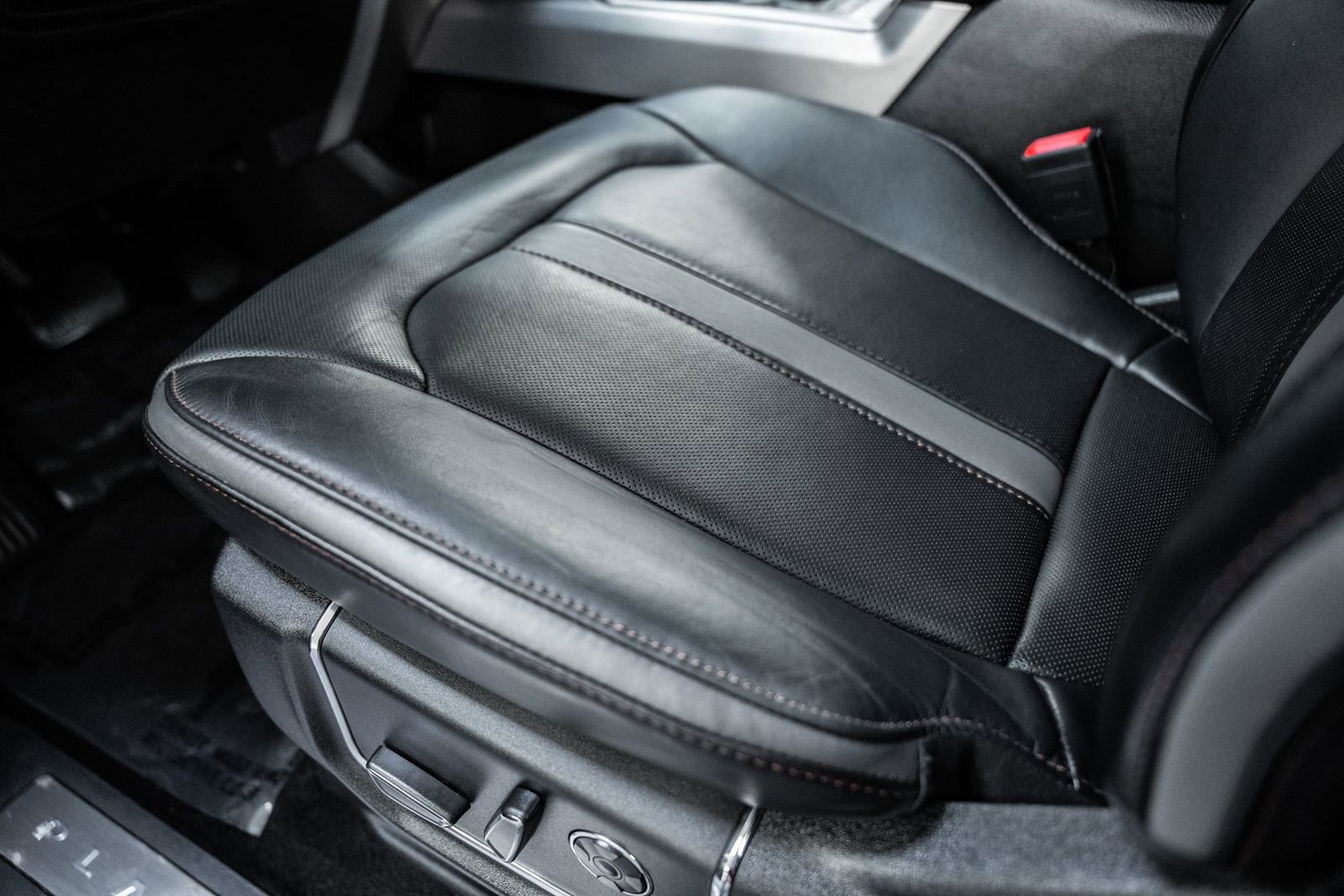 Certified 2018 Ford F150 Platinum w/ Equipment Group 701A Luxury image 51