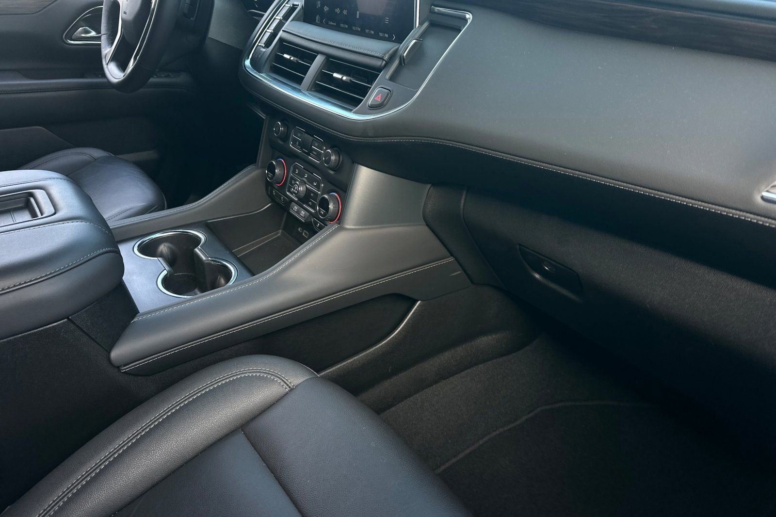 Used 2022 Chevrolet Tahoe LT w/ Luxury Package image 17