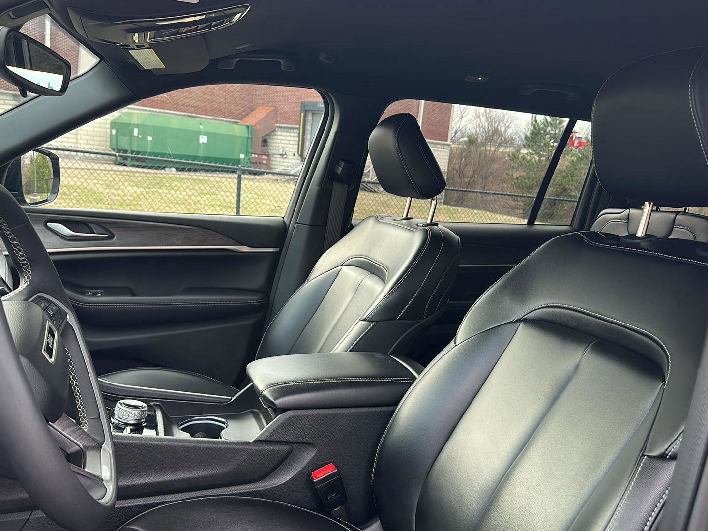 Used 2024 Jeep Grand Cherokee L Limited image 11