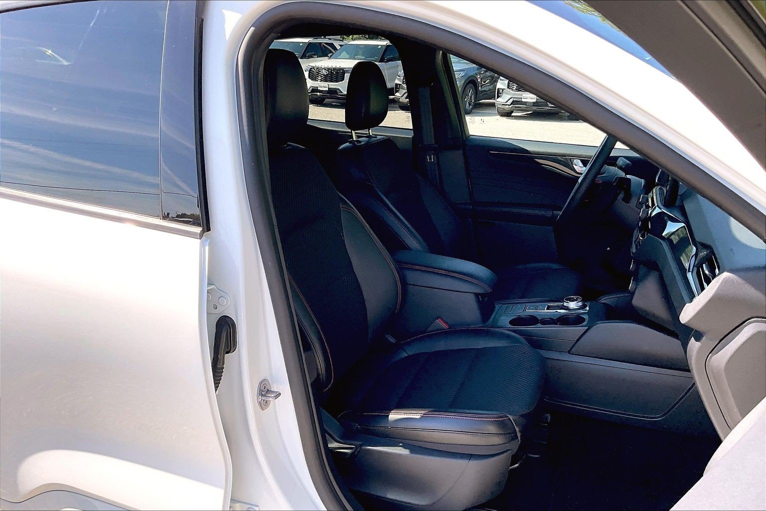Certified 2024 Ford Escape ST-Line AWD/4WD image 7