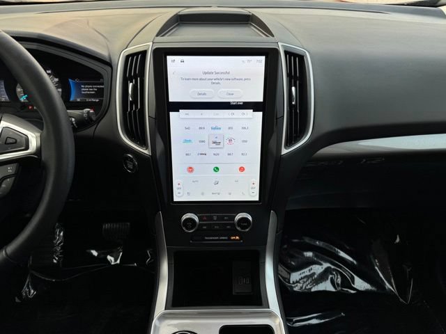 Certified 2024 Ford Edge SEL w/ Convenience Package AWD/4WD image 2