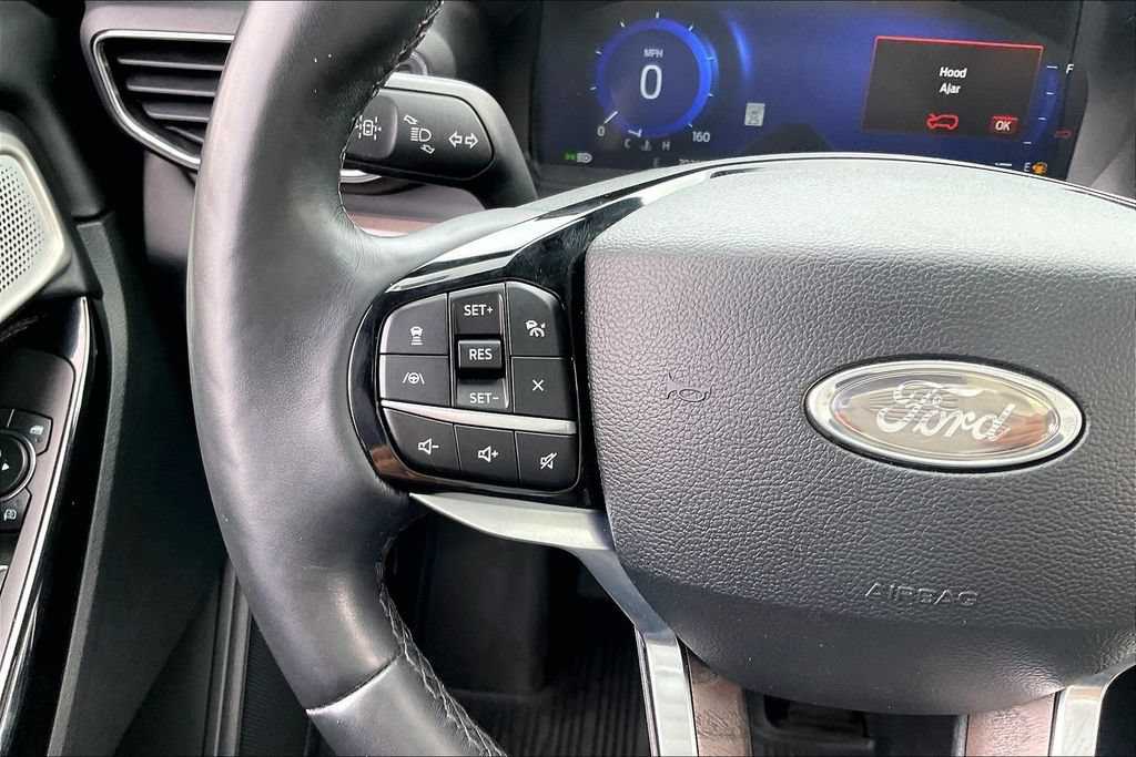 Certified 2022 Ford Explorer Platinum w/ Equipment Group 601A AWD/4WD image 17
