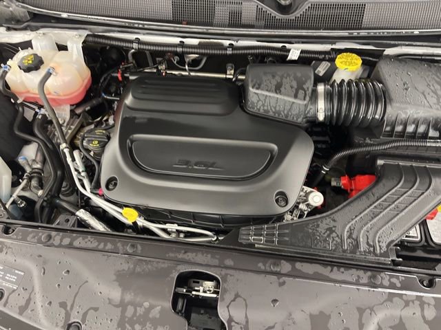 Used 2025 Chrysler Pacifica Select image 26