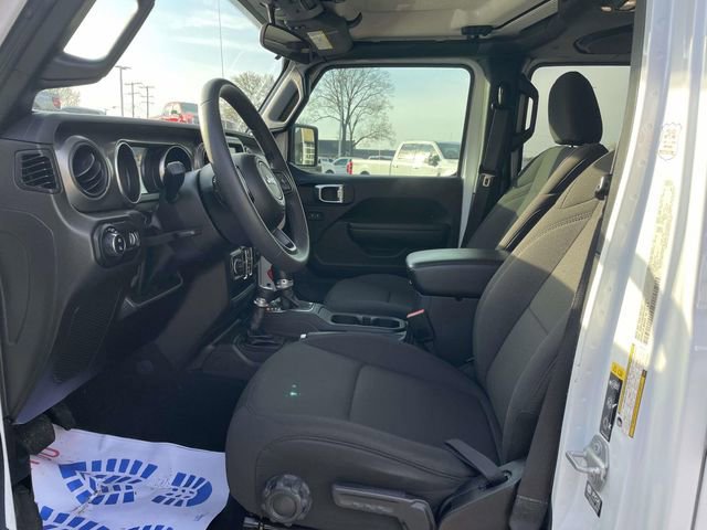 Used 2023 Jeep Gladiator Sport image 15