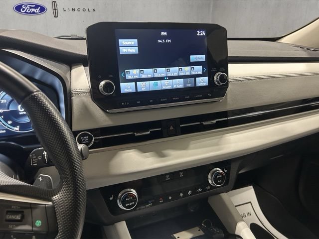 Used 2023 Mitsubishi Outlander SEL AWD/4WD image 16