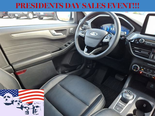 Certified 2022 Ford Escape Titanium w/ Class II Trailer Tow Package image 14