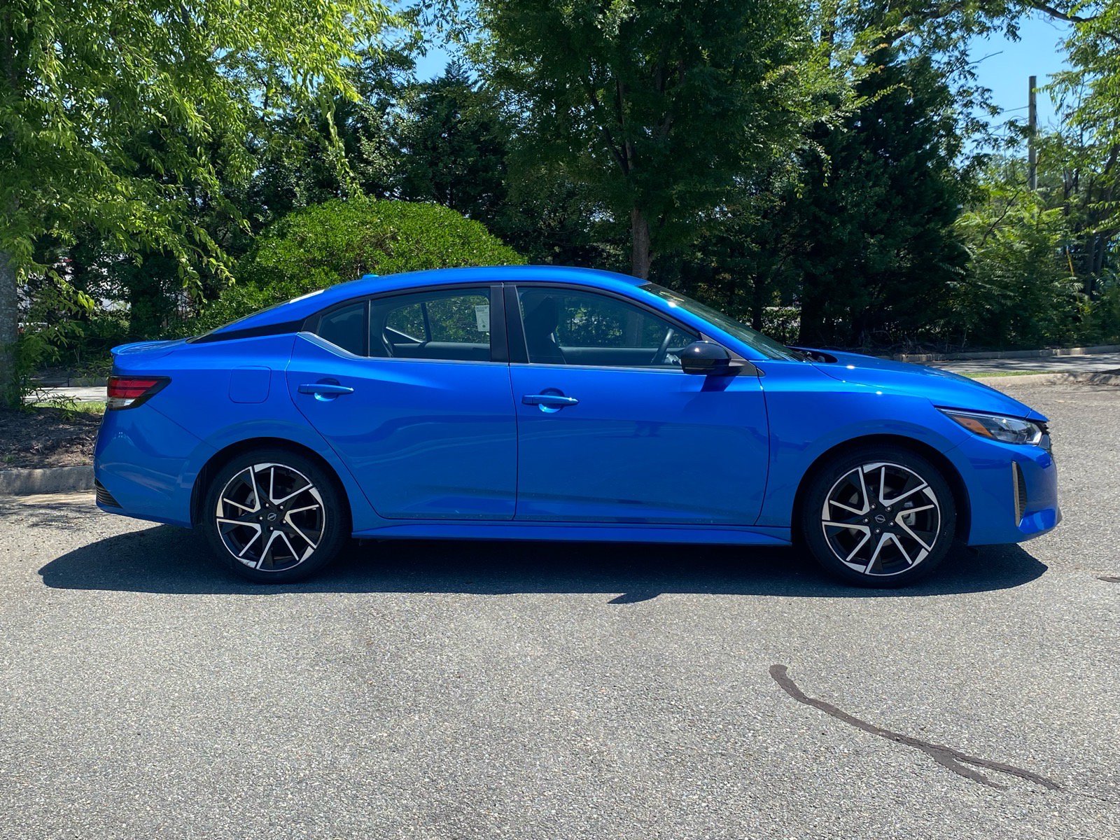 Used 2025 Nissan Sentra SR FWD image 3