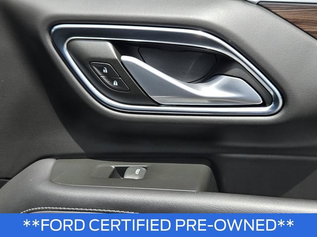 Used 2022 Chevrolet Tahoe Z71 w/ Luxury Package AWD/4WD image 11