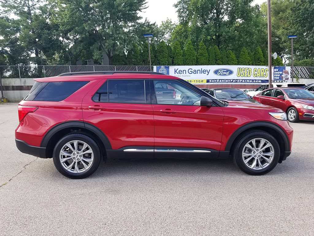 Certified 2023 Ford Explorer XLT w/ Equipment Group 202A AWD/4WD image 4