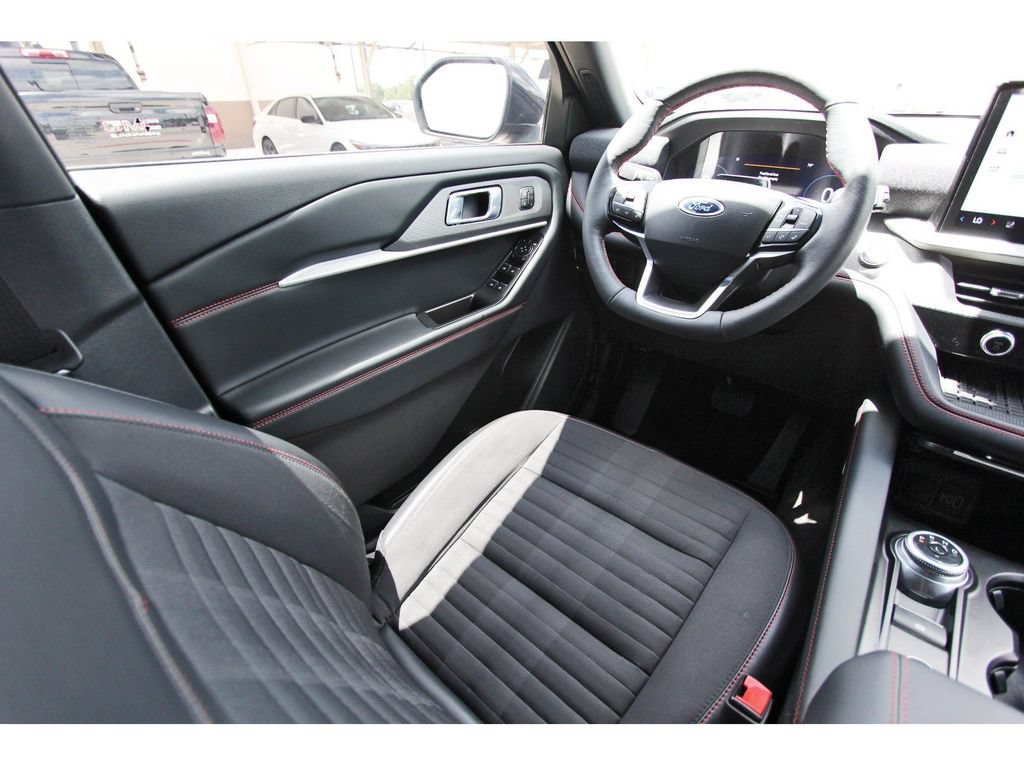 Certified 2025 Ford Explorer ST-Line w/ Premium Package RWD image 11