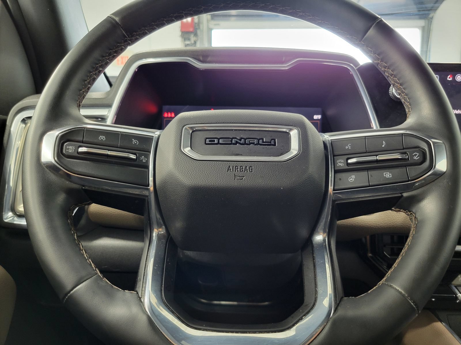 Used 2025 GMC Canyon Denali AWD/4WD image 13
