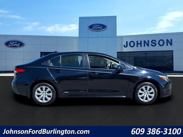 Used 2023 Toyota Corolla LE AWD/4WD image 2