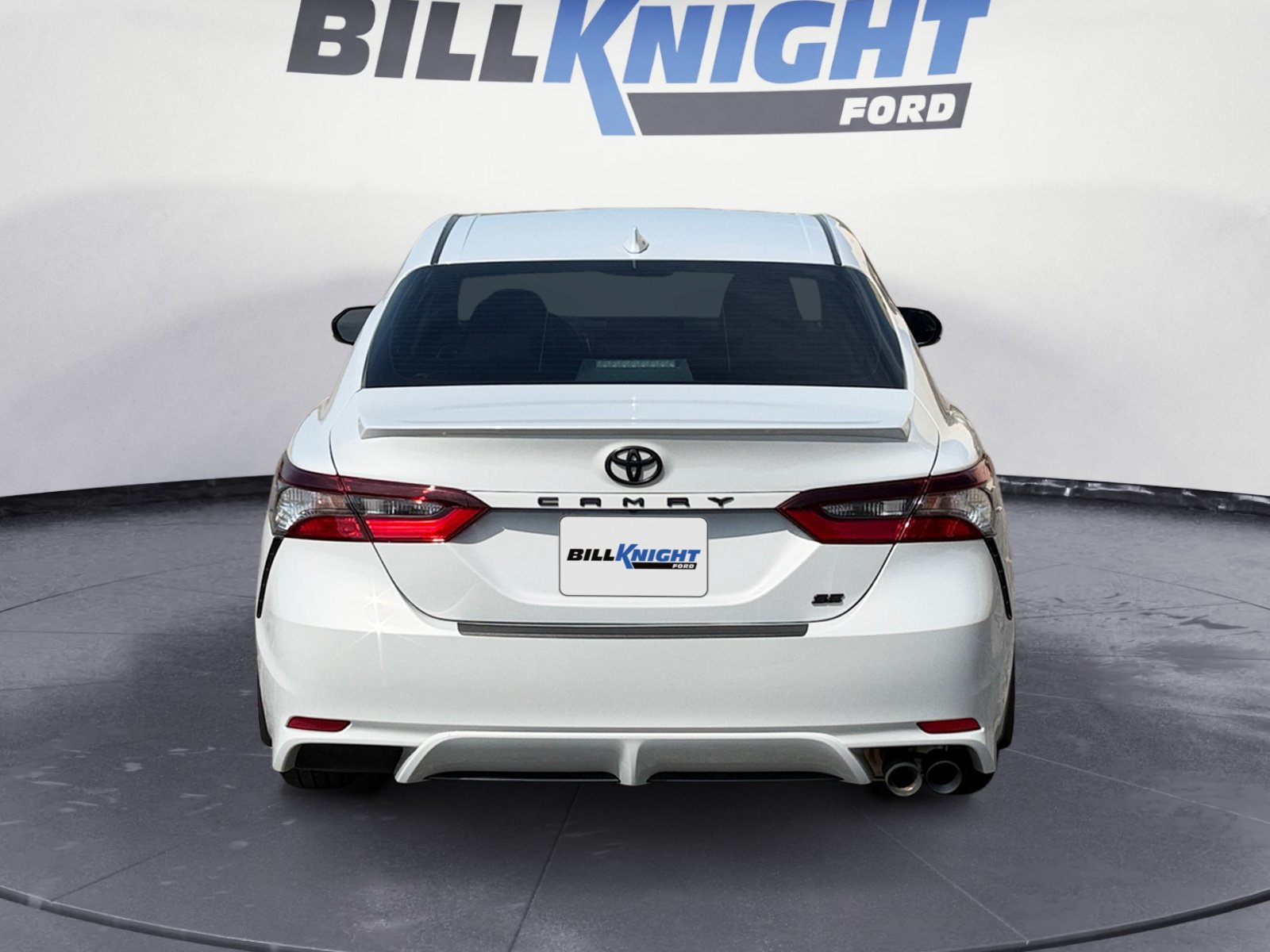 Used 2023 Toyota Camry SE w/ Convenience Package FWD image 4