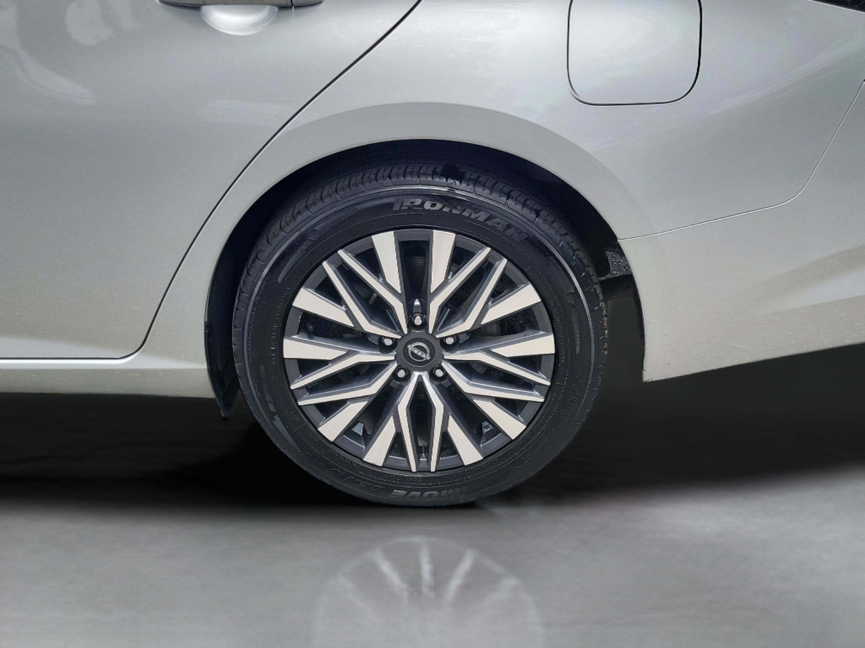 Used 2024 Nissan Altima 2.5 SV FWD image 31