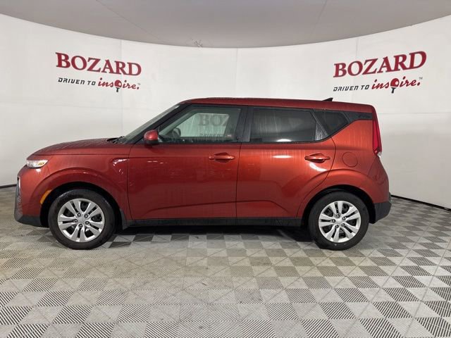 Used 2022 Kia Soul LX image 2