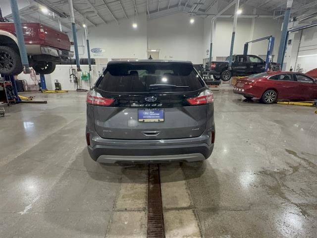 Certified 2022 Ford Edge SEL w/ Convenience Package AWD/4WD image 4