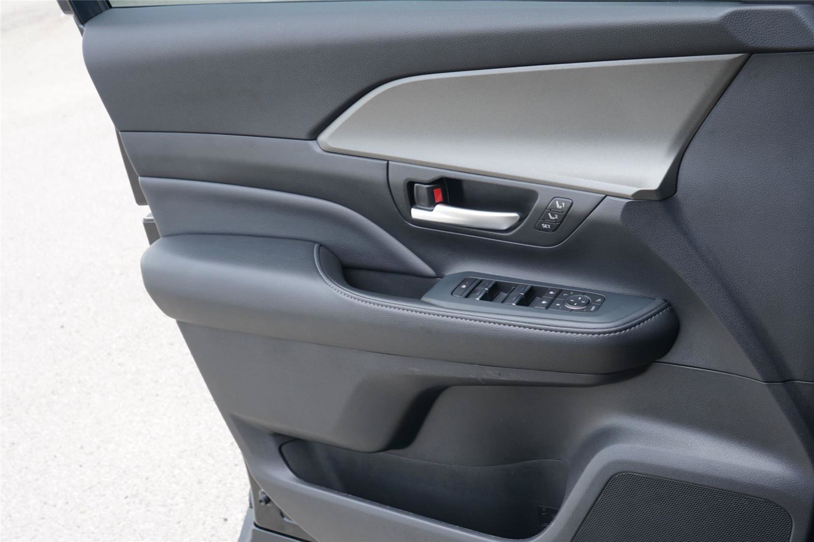 Used 2025 Toyota Grand Highlander AWD Hybrid image 19