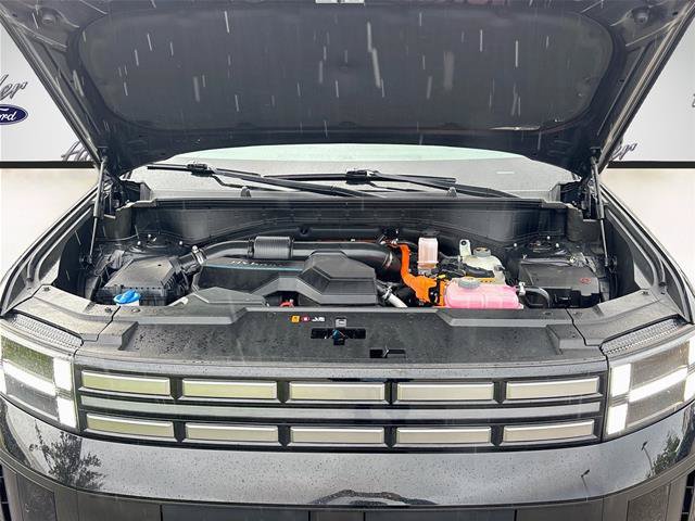 Used 2025 Hyundai Santa Fe SEL FWD image 30