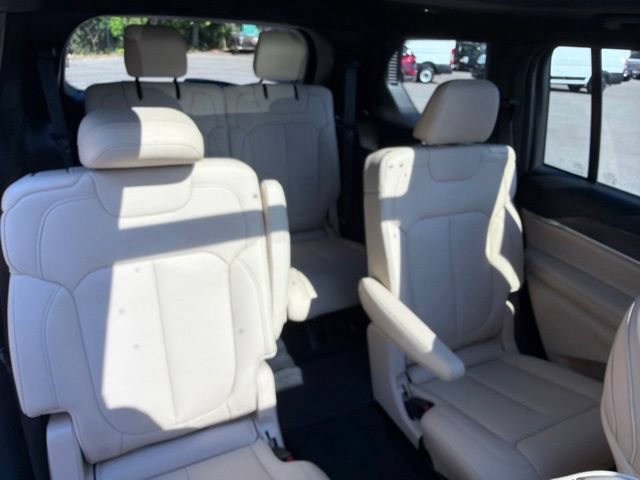 Used 2025 Jeep Grand Cherokee L Limited w/ Black Appearance Package AWD/4WD image 25