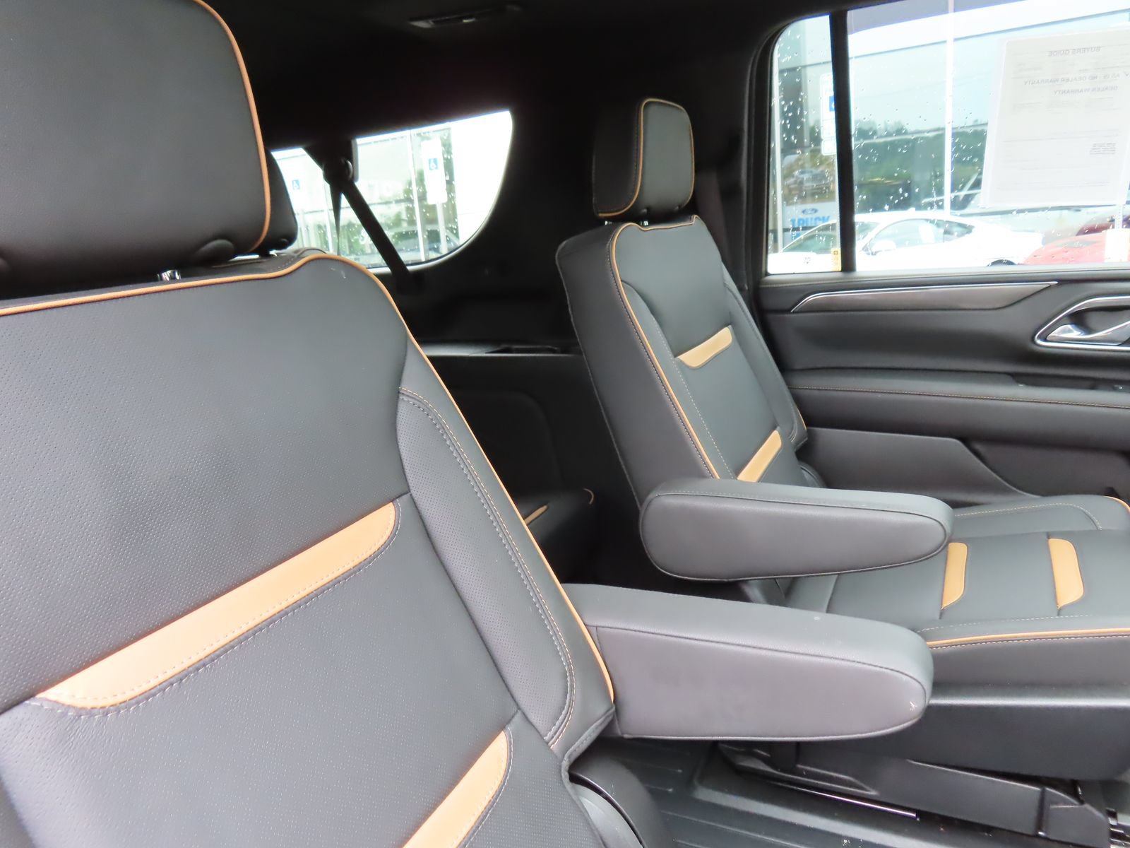 Used 2024 GMC Yukon XL AT4 w/ AT4 Premium Package AWD/4WD image 42