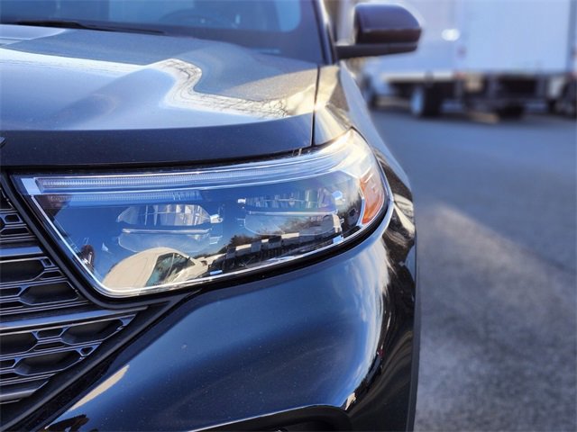 Certified 2022 Ford Explorer XLT w/ Equipment Group 202A image 10