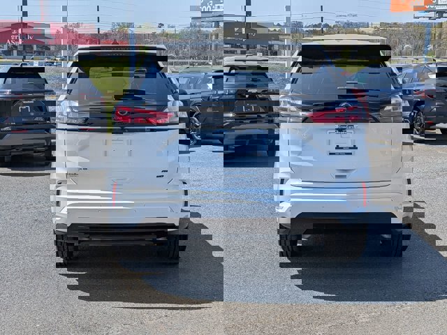 Certified 2024 Ford Edge SE w/ Black Appearance Package image 4