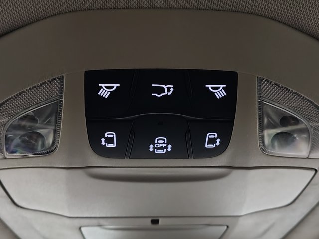Used 2024 Chrysler Pacifica Touring-L FWD image 32