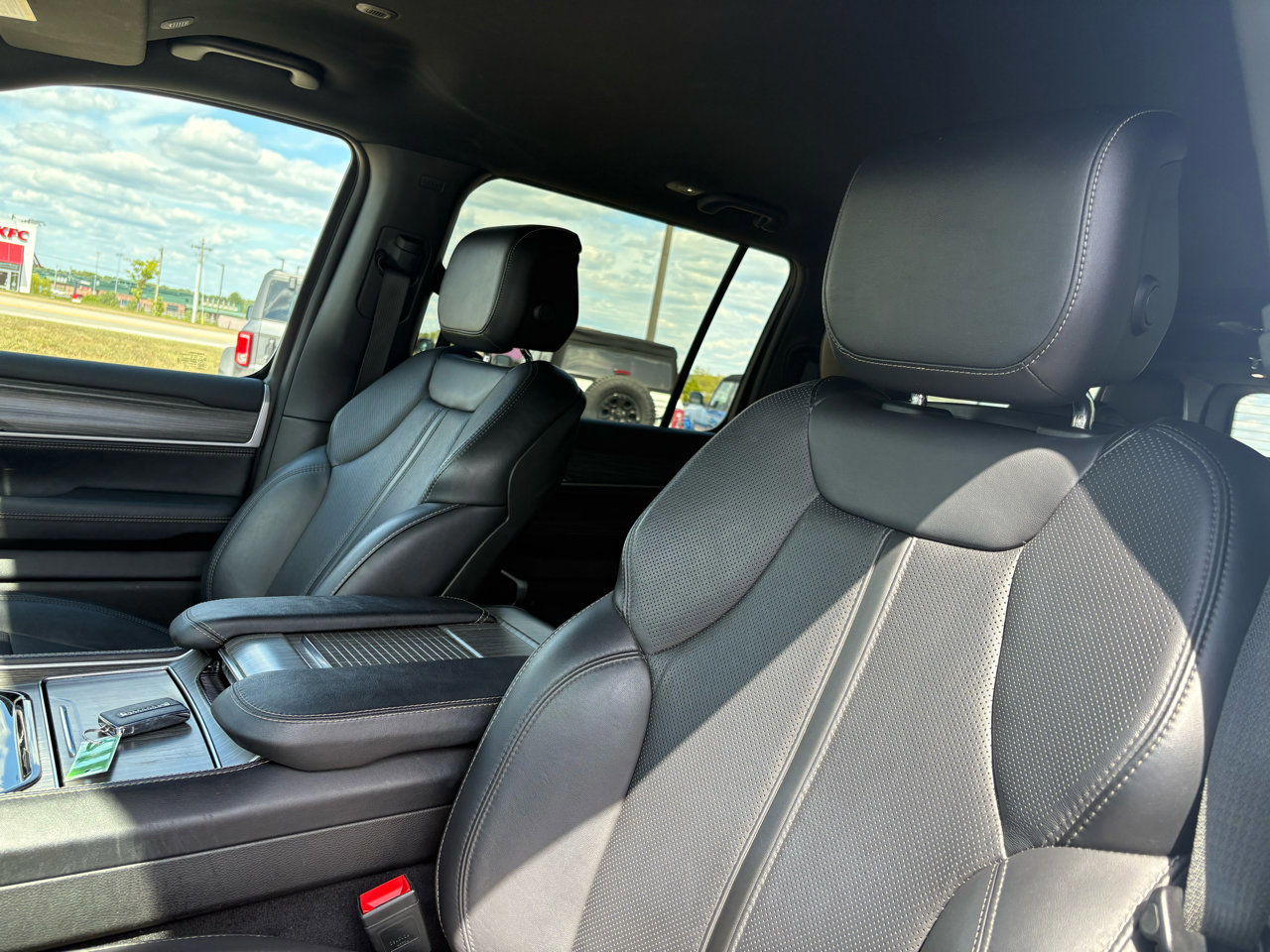 Used 2024 Jeep Wagoneer L Series II w/ Flexible Seating Group image 20