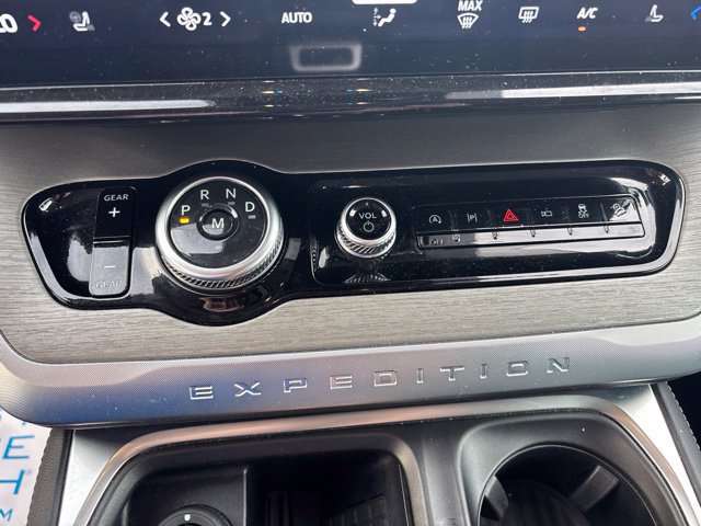 Certified 2025 Ford Expedition Platinum AWD/4WD image 16