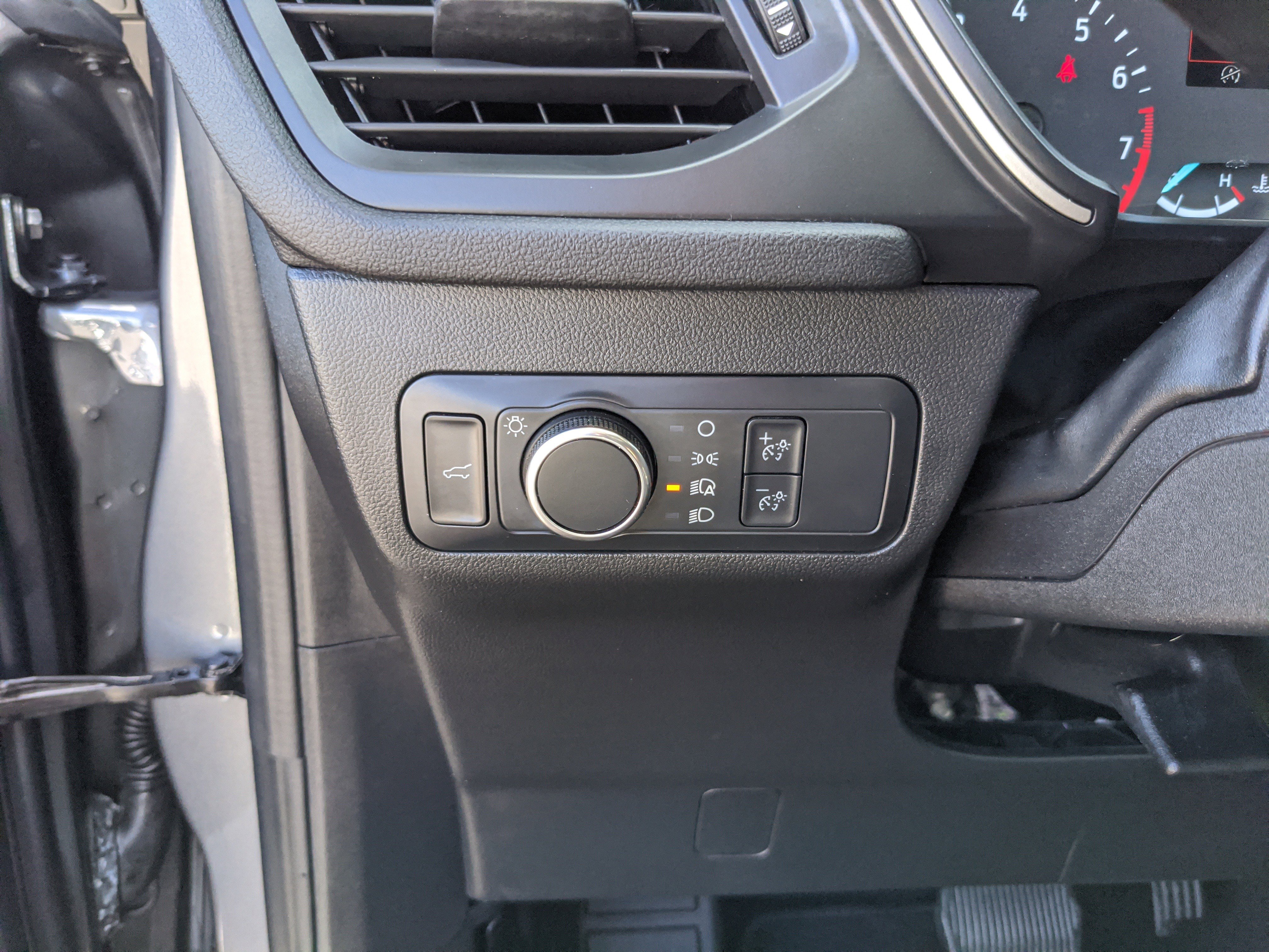 Certified 2022 Ford Escape SE w/ SE Sport Appearance Package image 31