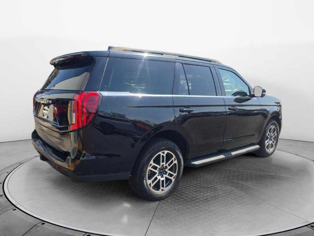 Certified 2025 Ford Expedition Active AWD/4WD image 4