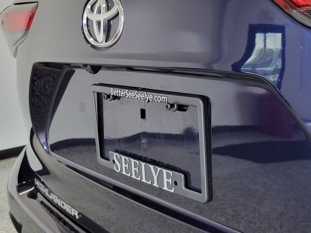 Used 2022 Toyota Highlander XLE AWD/4WD image 27